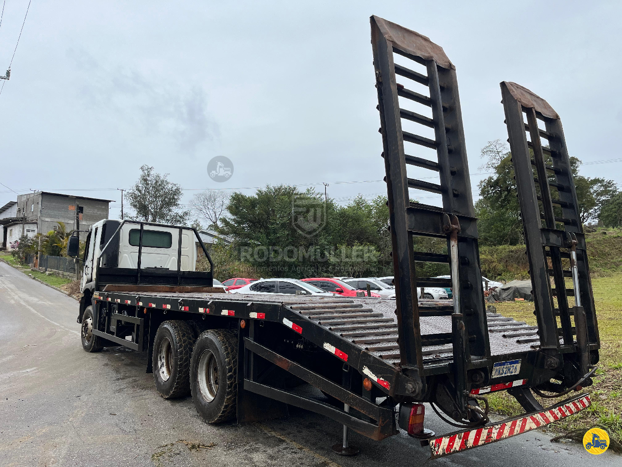 CARROCERIA SOBRE CHASSI  TRUCK PRANCHA RodoMuller Implementos Agrícolas e Rodoviários LAURO MULLER SANTA CATARINA SC